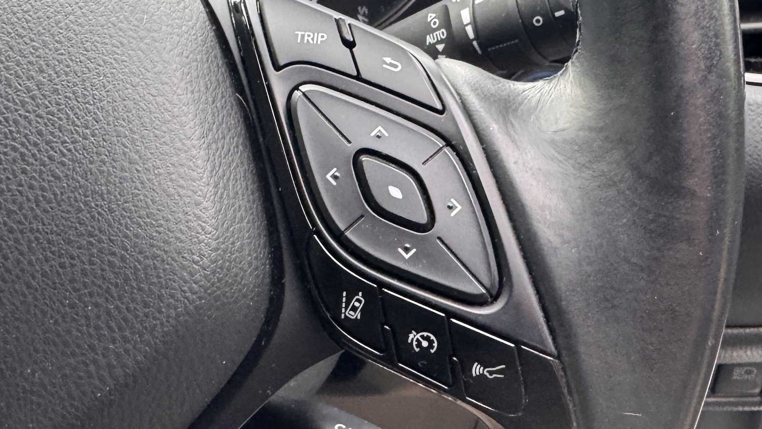 Used Toyota C-HR 2018 for sale - 76170171: Photo 26