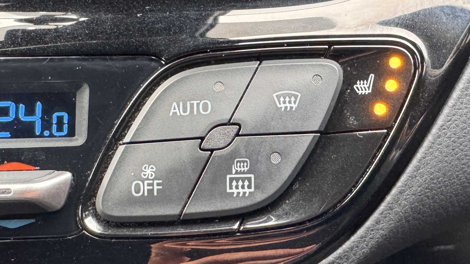 Used Toyota C-HR 2018 for sale - 76170171: Photo 32