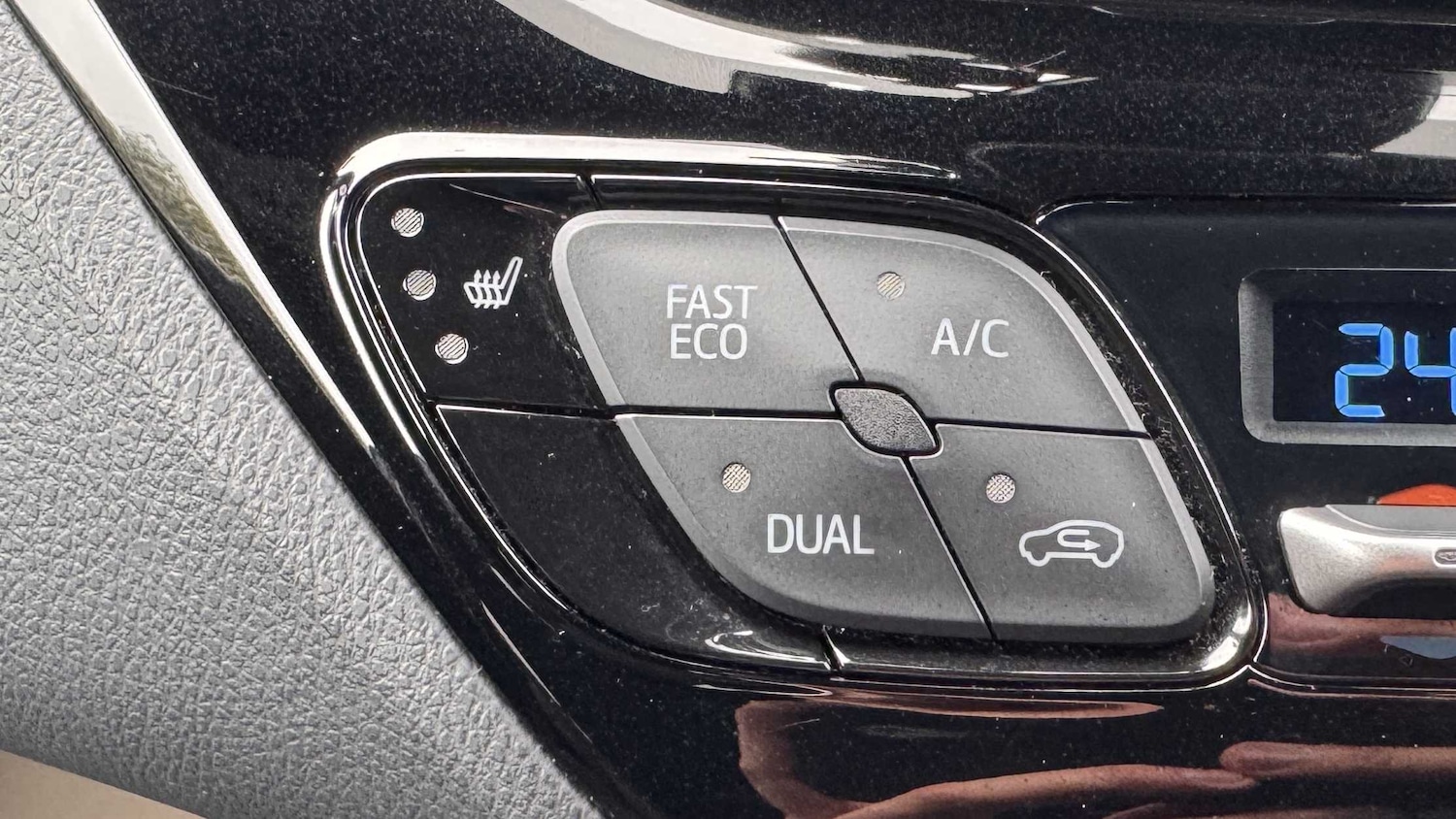 Used Toyota C-HR 2018 for sale - 76170171: Photo 33