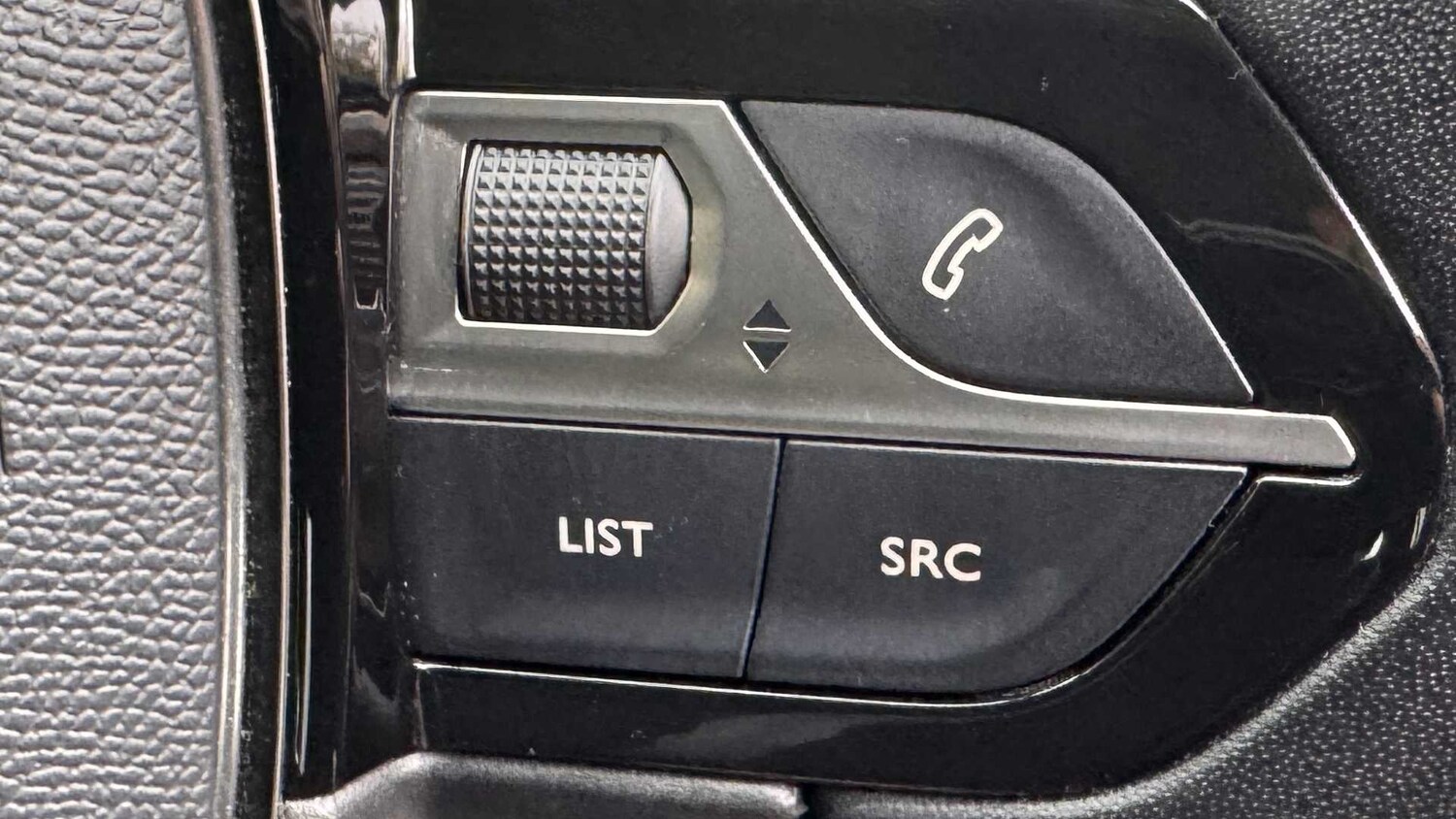 Used Peugeot 2008 2020 for sale - 77333929: Photo 17