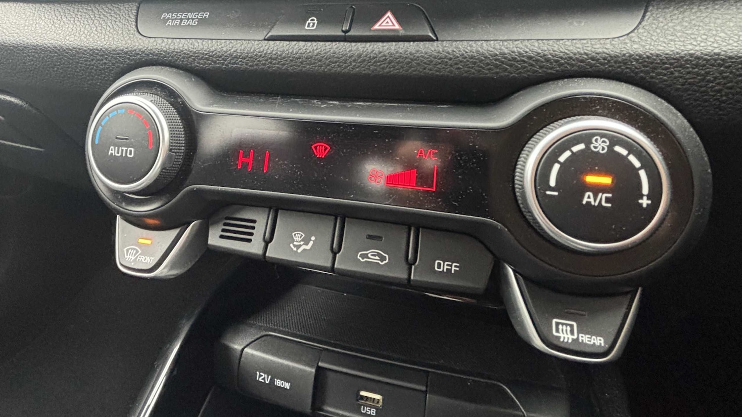 Used Kia Stonic 2022 for sale - 76169952: Photo 9