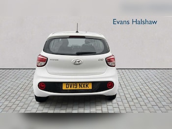 Used Hyundai i10 2019 for sale - 77674863: Photo