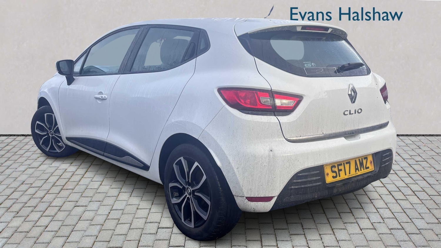 Used Renault Clio 2017 for sale - 76842874: Photo 2