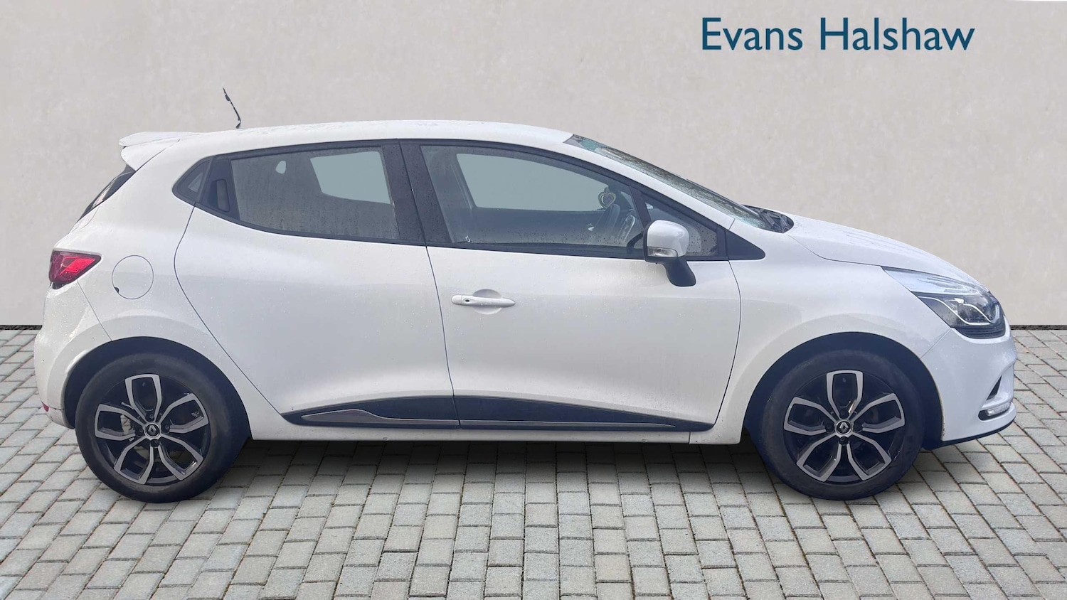 Used Renault Clio 2017 for sale - 76842874: Photo 5