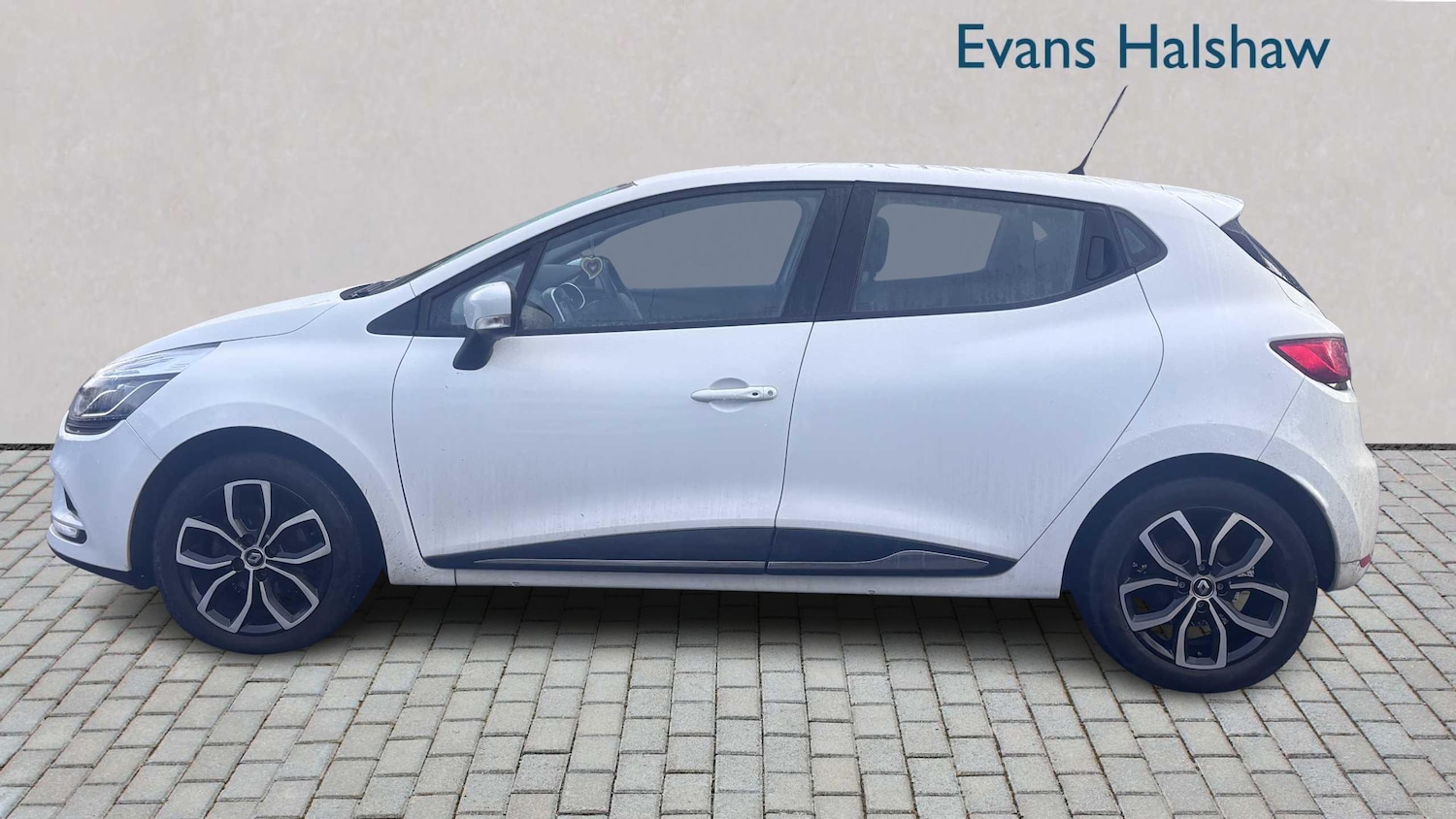 Used Renault Clio 2017 for sale - 76842874: Photo 6