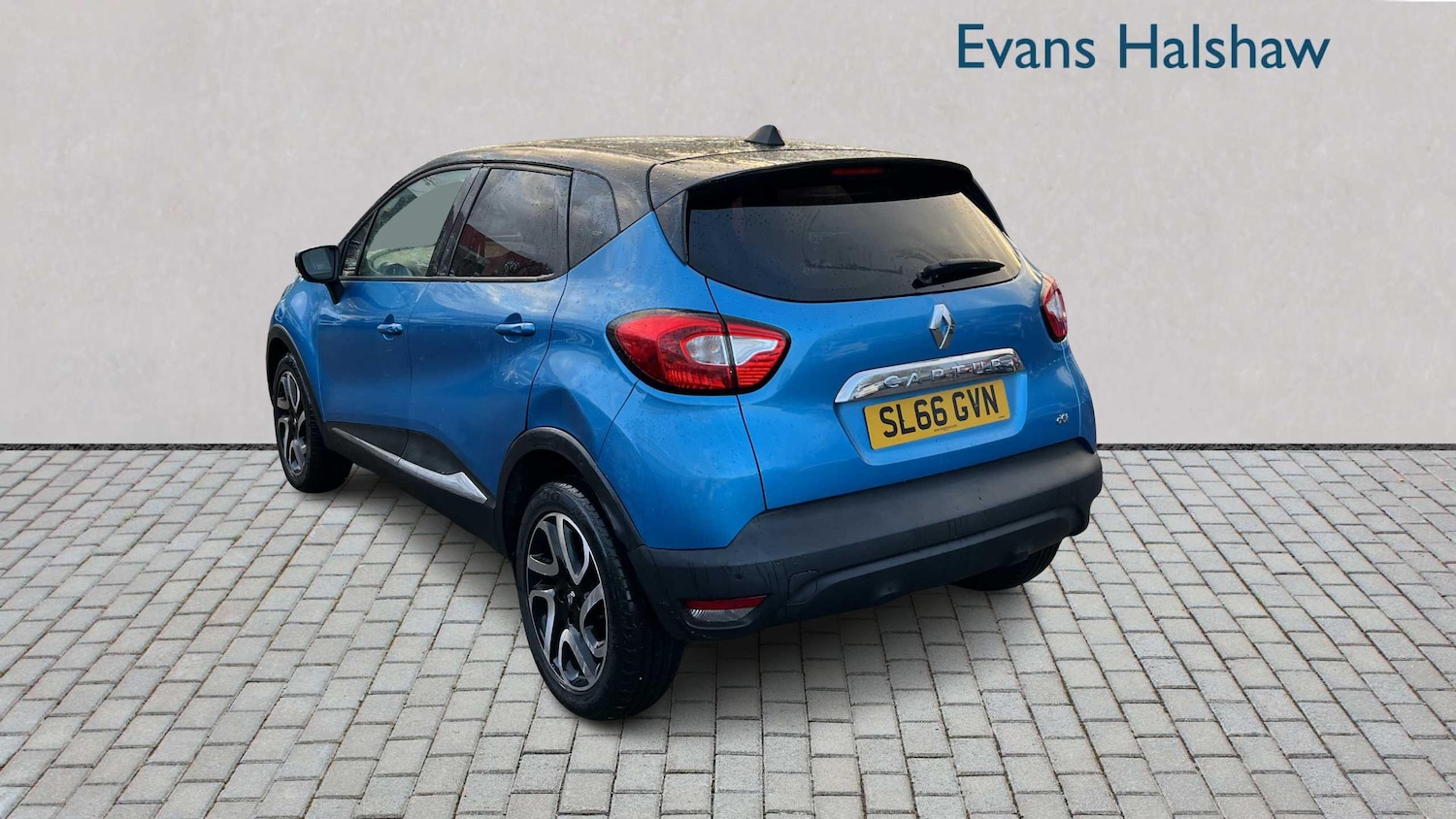 Used Renault Captur 2016 for sale - 76411328: Photo 2