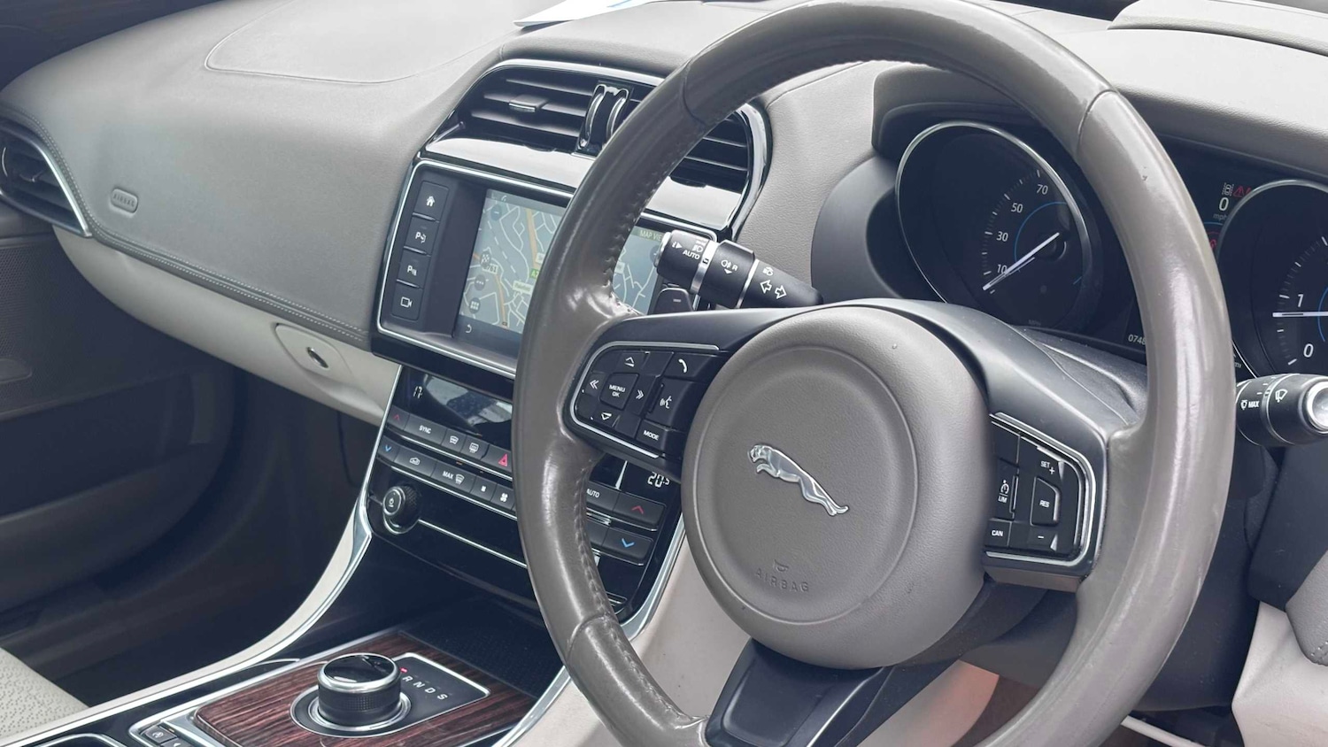 Used Jaguar XE 2016 for sale - 77561074: Photo 13