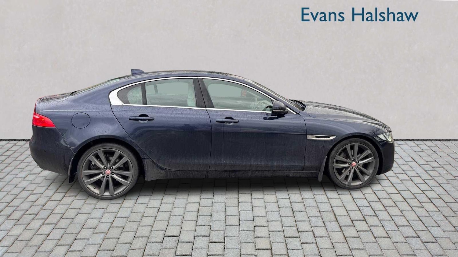 Used Jaguar XE 2016 for sale - 77561074: Photo 3