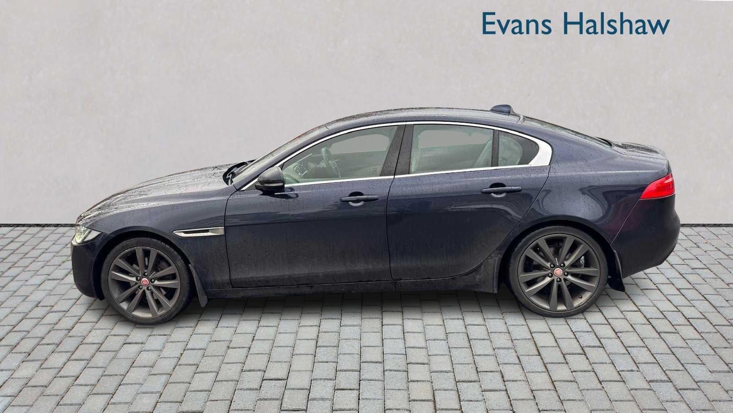 Used Jaguar XE 2016 for sale - 77561074: Photo 4