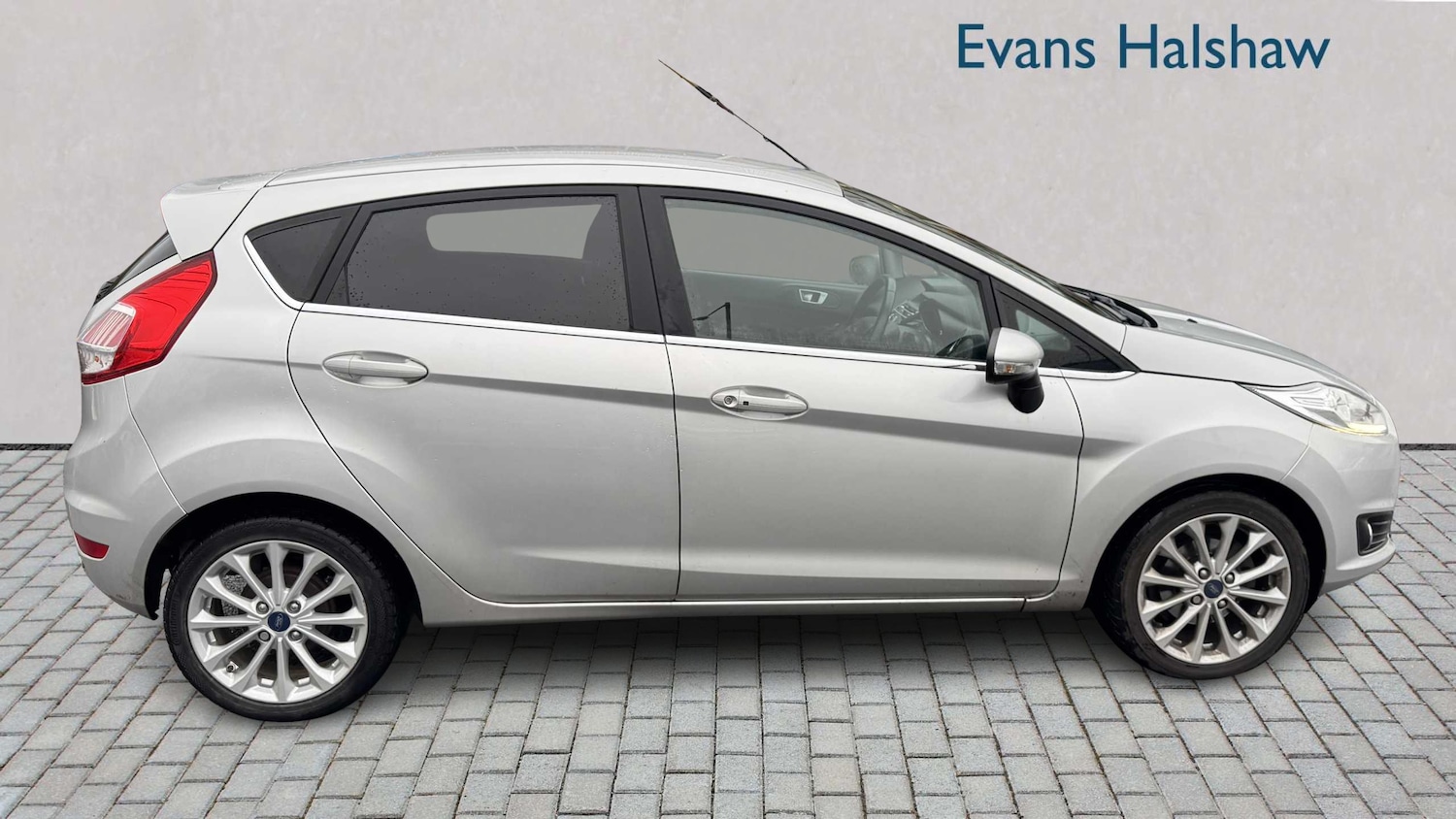 Used Ford Fiesta 2015 for sale - 77044128: Photo 2