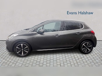 Used Peugeot 208 2019 for sale - 76442402: Photo