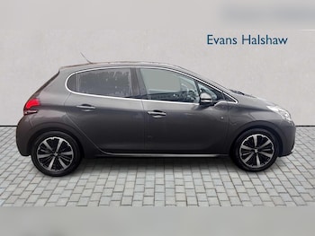 Used Peugeot 208 2019 for sale - 76442402: Photo