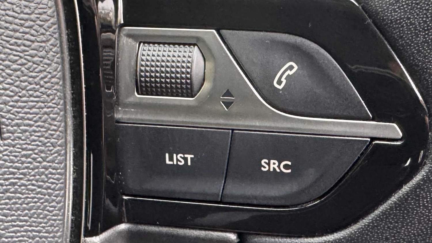 Used Peugeot 2008 2020 for sale - 76692106: Photo 17