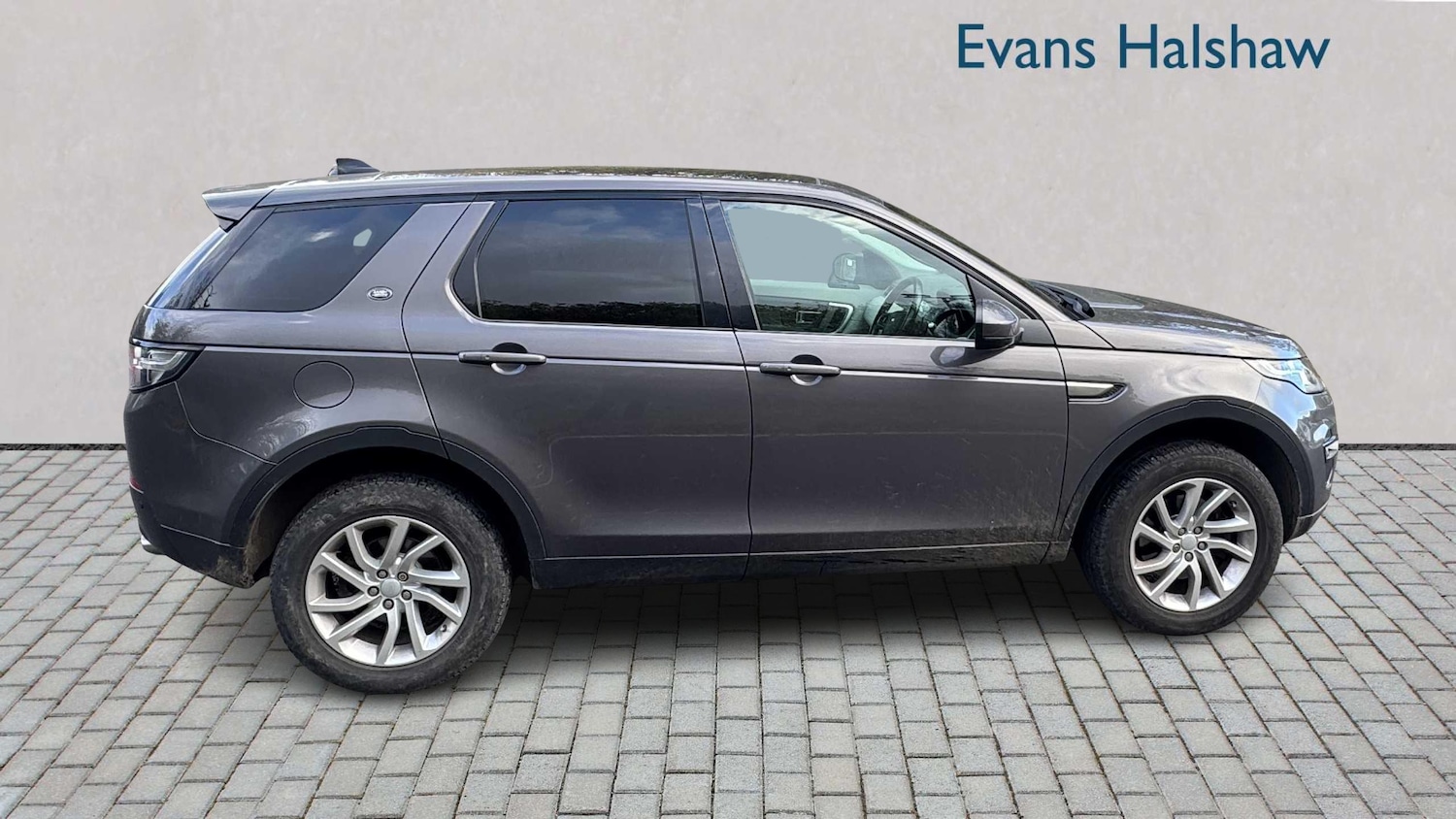 Used Land Rover Discovery Sport 2017 for sale - 76351695: Photo 2