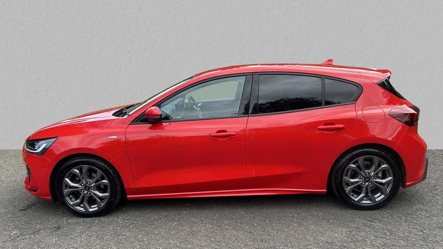 Used Ford Focus 2023 for sale - 76967867: Photo 3