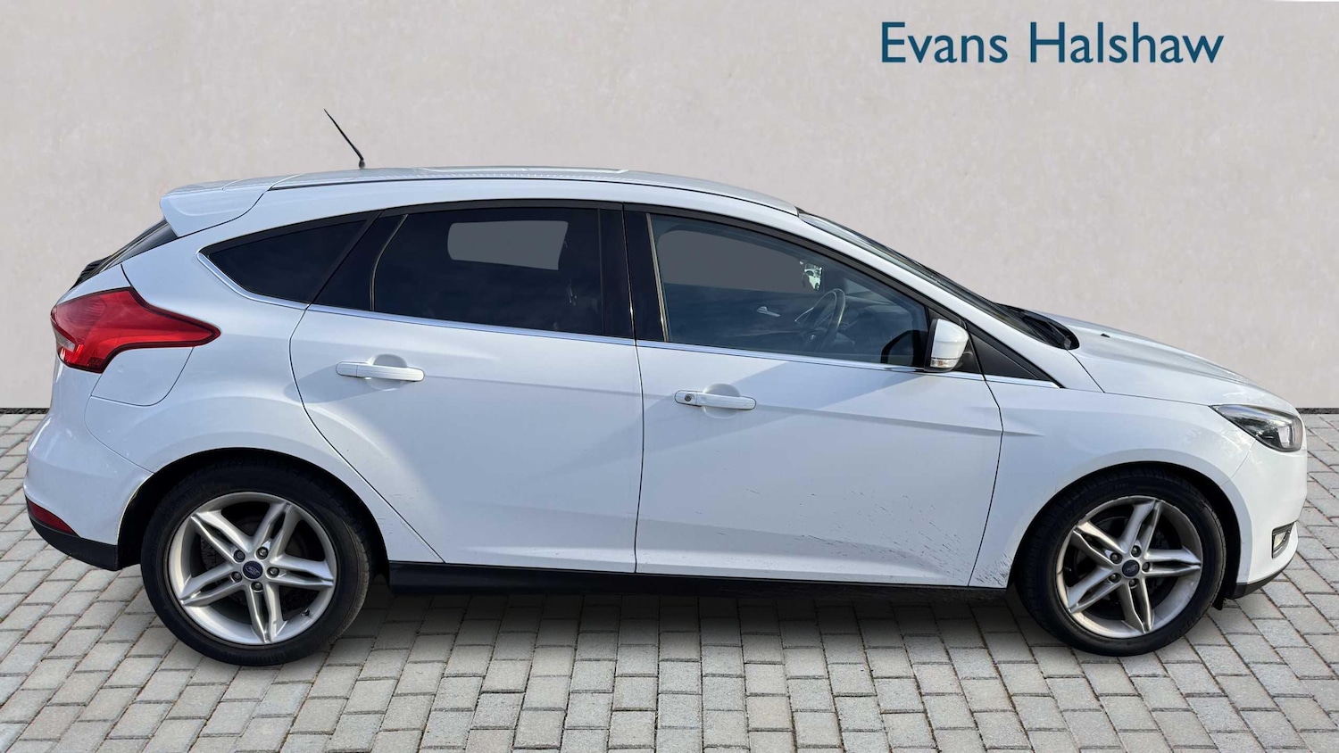 Used Ford Focus 2017 for sale - 76373805: Photo 2