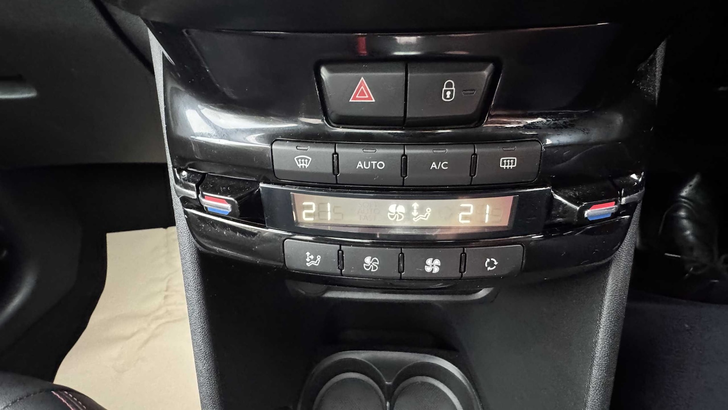 Used Peugeot 2008 2017 for sale - 76170047: Photo 28