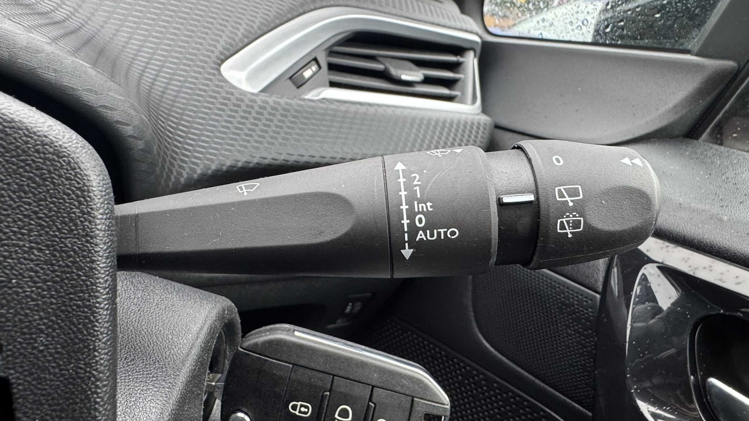 Used Peugeot 2008 2017 for sale - 76170047: Photo 33