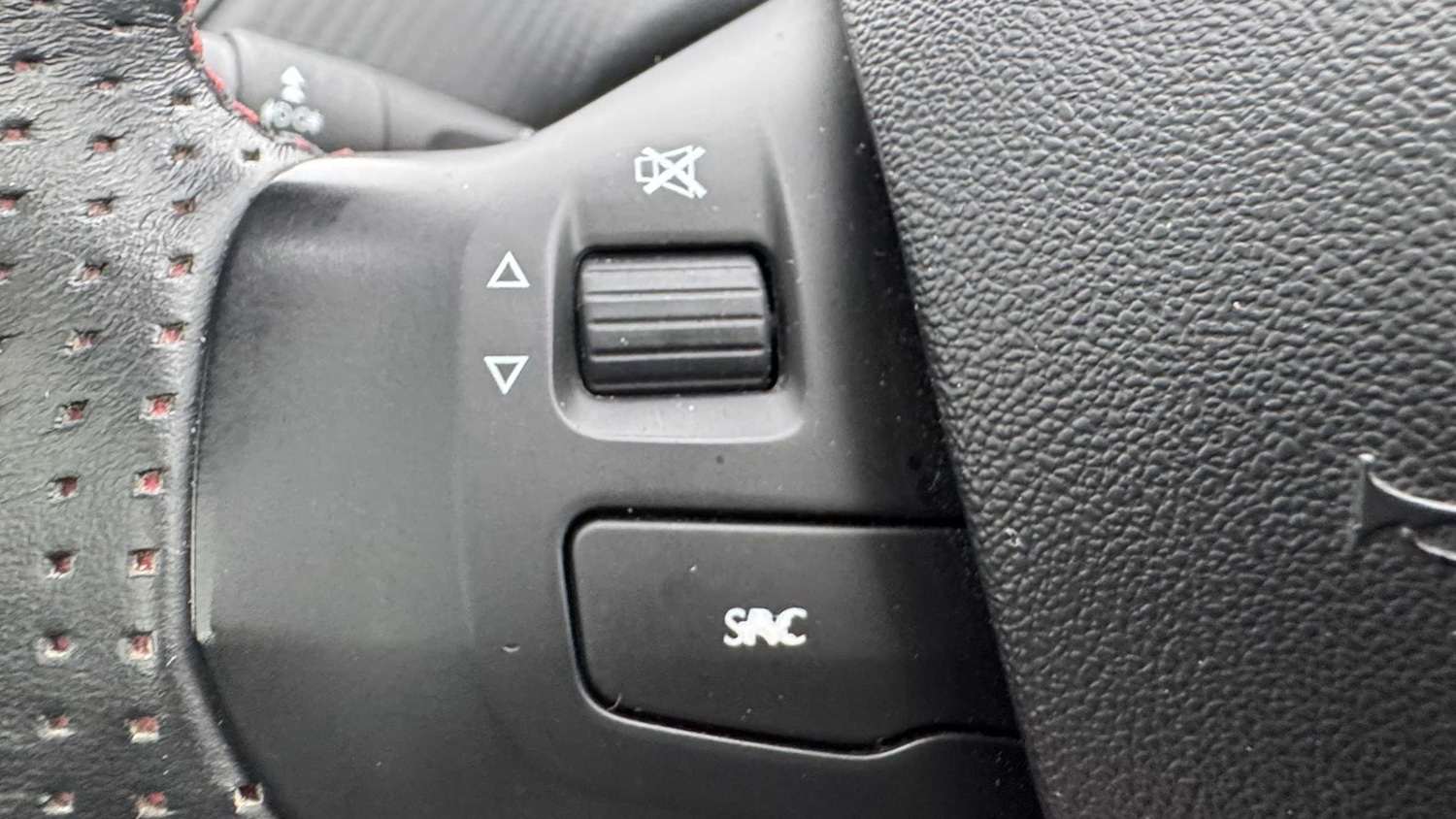 Used Peugeot 2008 2017 for sale - 76170047: Photo 34