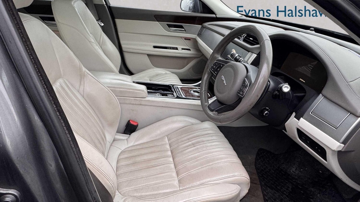 Used Jaguar XF 2016 for sale - 77083134: Photo 5