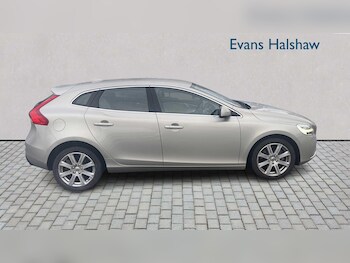 Used Volvo V40 2017 for sale - 77500453: Photo
