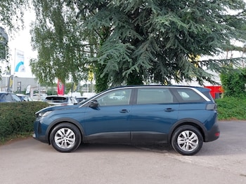 Used Peugeot 5008 2022 for sale - 76401152: Photo