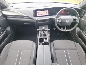 Used Vauxhall Astra 2023 for sale - 76187460: Photo 2