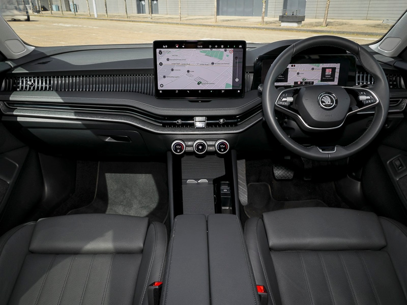 Used Skoda Superb 2024 for sale - 76726790: Photo 2