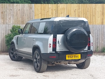 Used Land Rover Defender 2021 for sale - 76502570: Photo