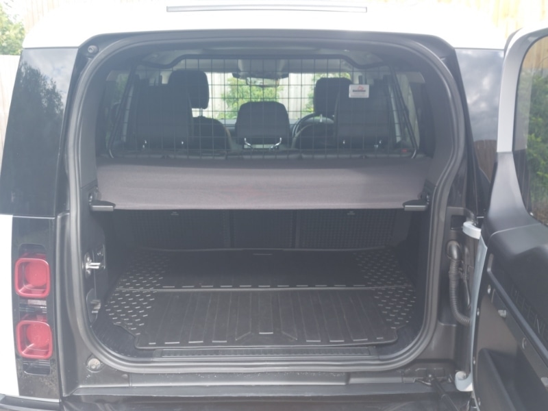 Used Land Rover Defender 2021 for sale - 76502570: Photo 8