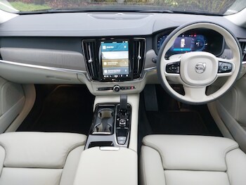 Used Volvo V90 2025 for sale - 77371640: Photo