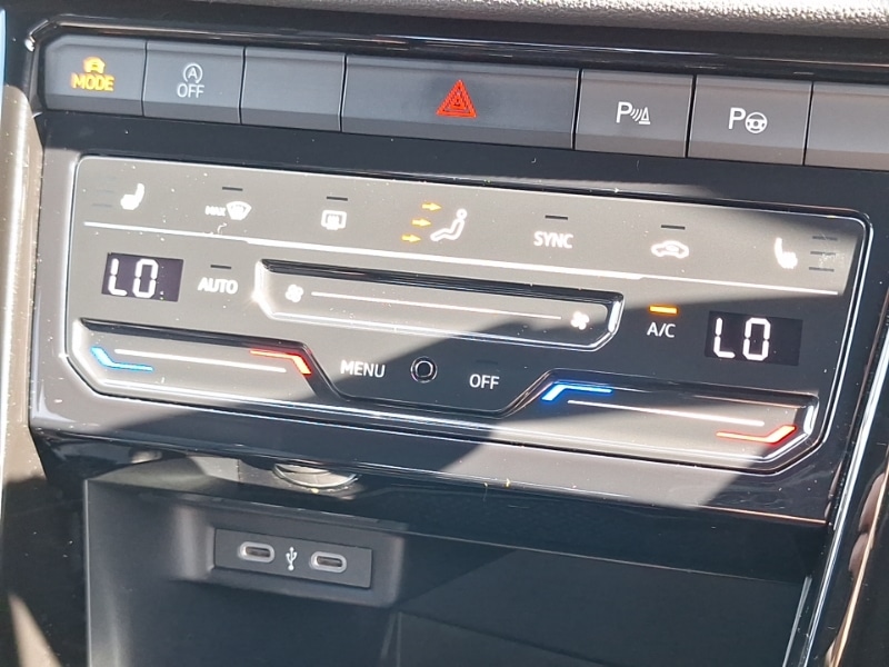 Used Volkswagen T-Roc 2024 for sale - 76506396: Photo 11