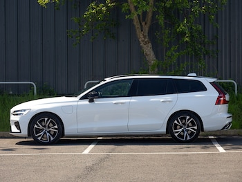 Used Volvo V60 2022 for sale - 75608589: Photo