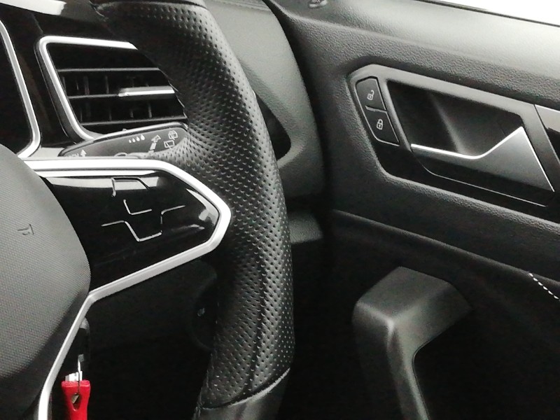 Used Volkswagen T-Roc 2022 for sale - 77686363: Photo 11