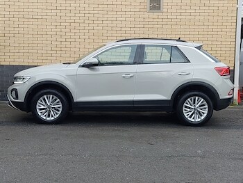 Used Volkswagen T-Roc 2023 for sale - 77290375: Photo