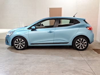 Used Renault Clio 2021 for sale - 76631050: Photo