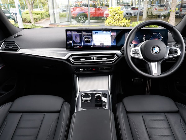 Used BMW 3 Series 2024 for sale - 76233290: Photo 2