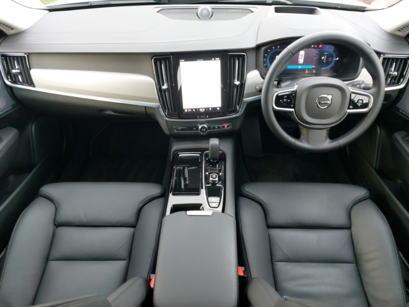 Used Volvo V90 2025 for sale - 77560916: Photo 2