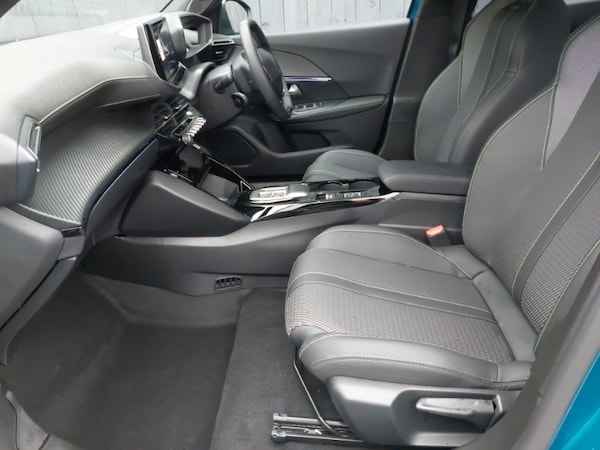 Used Peugeot 2008 2025 for sale - 76204736: Photo 5