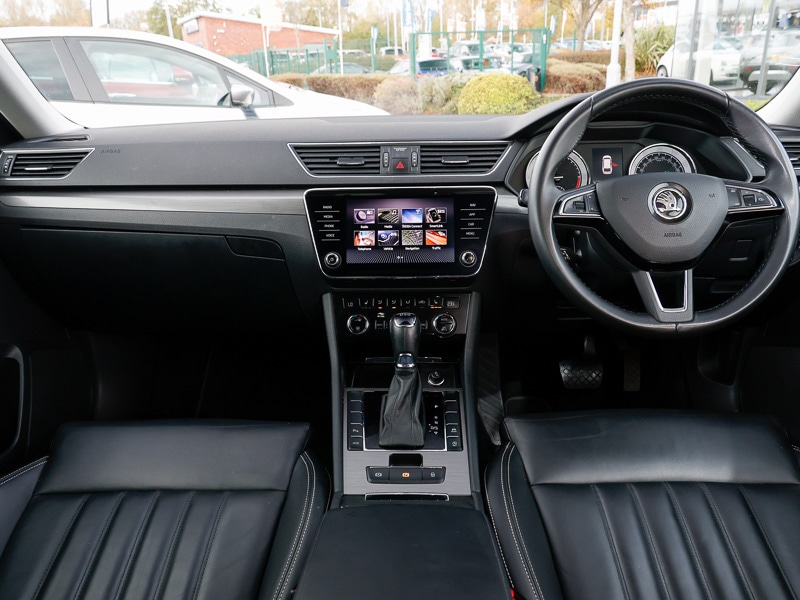 Used Skoda Superb 2019 for sale - 76732152: Photo 2