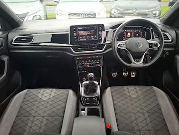 Used Volkswagen T-Roc 2022 for sale - 77495700: Photo