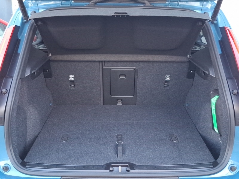 Used Volvo XC40 2024 for sale - 77956332: Photo 8