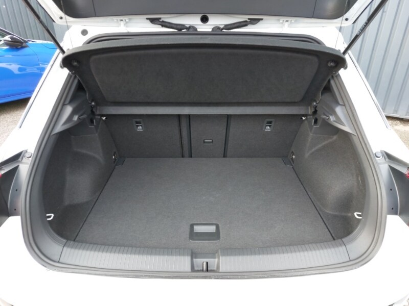 Used Volkswagen T-Roc 2023 for sale - 77312078: Photo 8