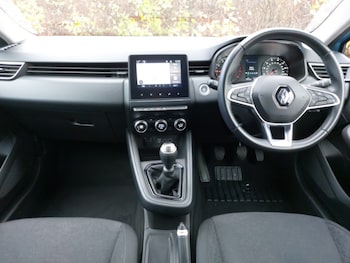 Used Renault Clio 2022 for sale - 76833387: Photo