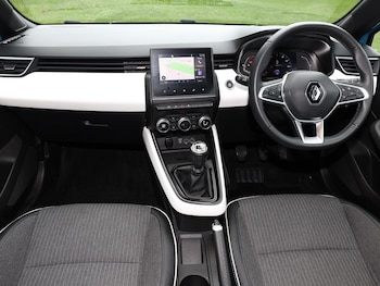 Used Renault Clio 2022 for sale - 76552962: Photo