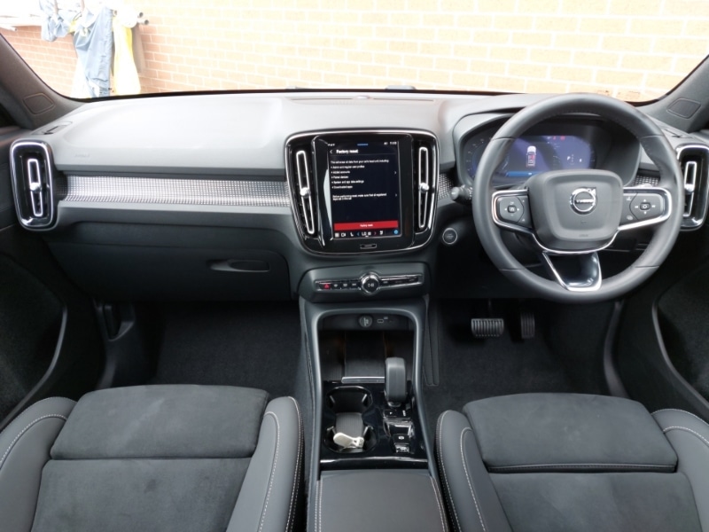 Used Volvo XC40 2024 for sale - 76600440: Photo 2