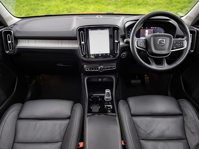 Used Volvo XC40 2024 for sale - 77046636: Photo 2