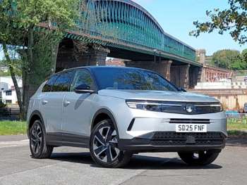2025 - 1.2 Hybrid [136] Ultimate 5dr e-DCT6 [Pan Roof]