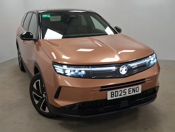 2025 - 1.2 Hybrid [136] Ultimate 5dr e-DCT6 [Pan Roof]