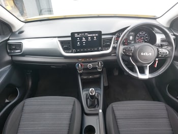 Used Kia Stonic 2022 for sale - 76275406: Photo 2